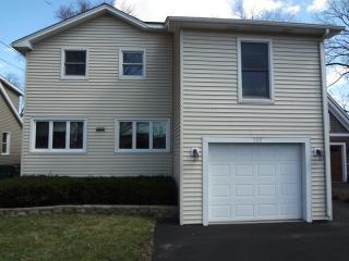 300 Main St, Hoffman Estates IL  60010-3218 exterior