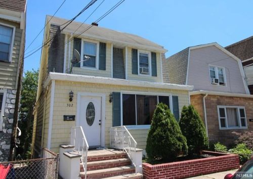 302 Davis Ave, Kearny, NJ 07032-3418