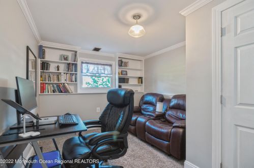 41 Holly Dr, West Deptford NJ 08096-3317 exterior