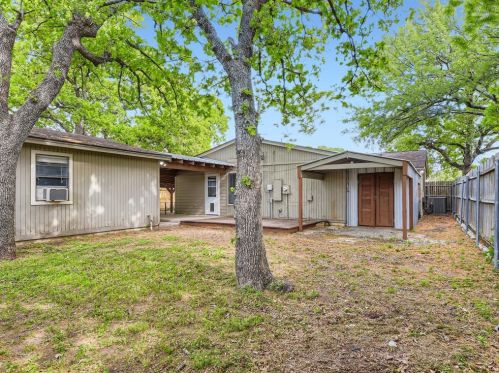 7032 Greenview Cir, Fort Worth TX 76120-1343 exterior