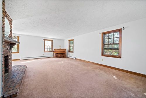 143 Rocky Hl Rd, Plymouth MA 02360-5501 exterior