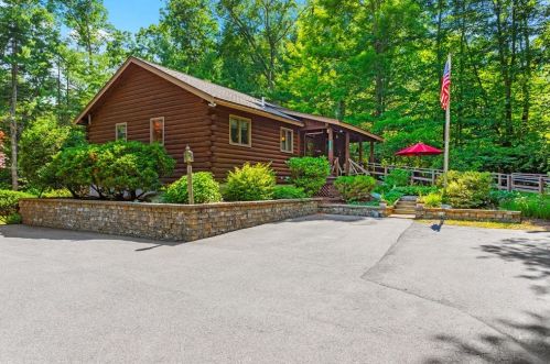 100 Dube Dr, East Bridgewater, MA 02333-1958