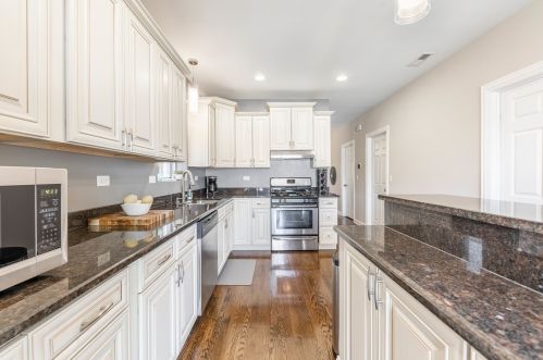 1907 Wenonah Ave, Forest View IL 60402-1666 exterior