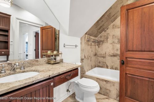 530 Little Silver Pt Rd, Little Silver NJ 07739-1736 exterior