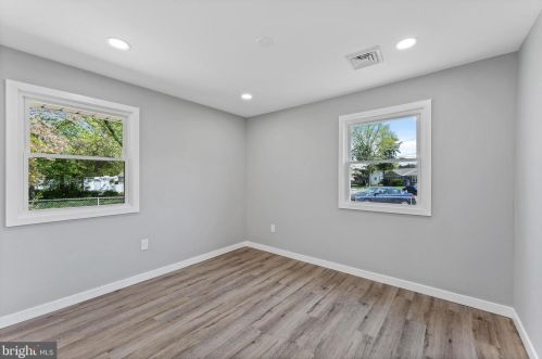 300 May Ave, West Deptford NJ 08096-1167 exterior