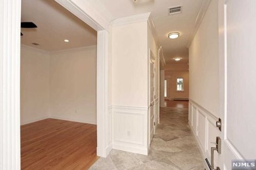 462 Knickerbocker Rd, Cresskill NJ  07626-1212 exterior