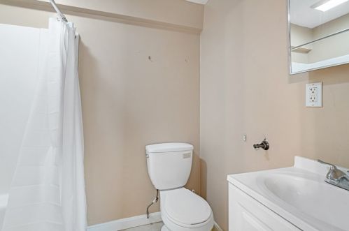 73 Merrifield St, Worcester MA 01605-3018 exterior