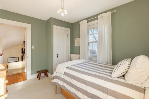 2 Bonad Rd, Milton MA 02186-3212 exterior