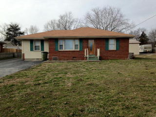 902 Sanderson Dr, Hopkinsville, KY 42240-2558
