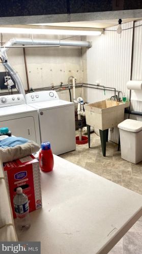 45 Elm Ave, West Deptford NJ 08051-1510 exterior