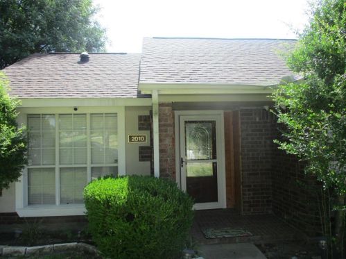 2010 Sword Dr, Garland TX  75044-6026 exterior
