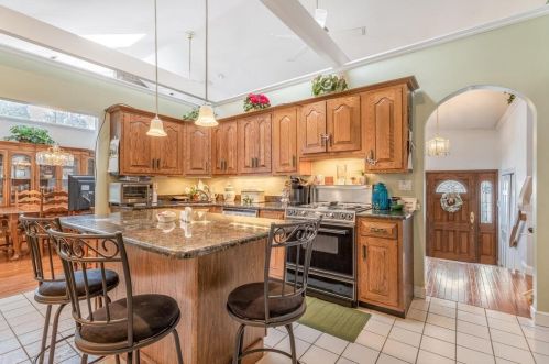 6 Amanola Ave, Worcester MA 01604 exterior