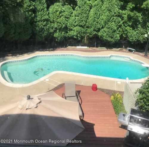 8 Red Cedar Ct, Jackson Twp NJ 08527-1351 exterior