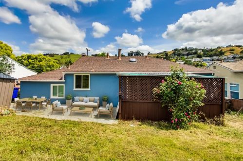 15977 Windsor Dr, San Leandro CA  94578-1415 exterior