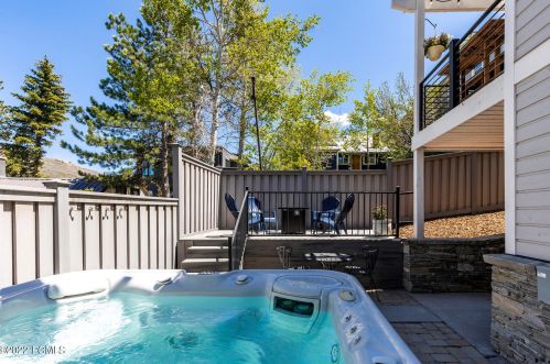 1024 Norfolk Ave, Park City UT 84060-5444 exterior