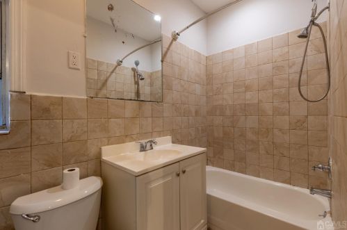 6 Railroad Ave, Carteret NJ 07008 exterior