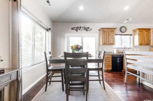 733 Clb Oaks Dr, Sandy UT 84070 exterior