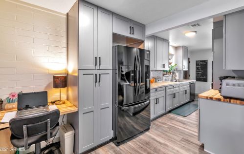 5047 39 Dr, Phoenix AZ 85029-3002 exterior