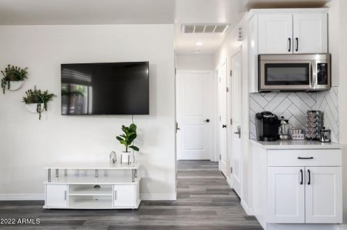 2331 Belmont Ave, Phoenix AZ 85051-6618 exterior