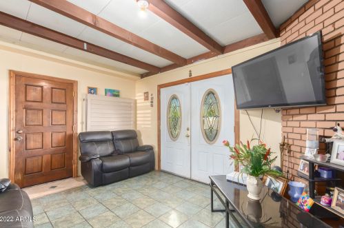 3319 61 St, Phoenix AZ 85033-4112 exterior