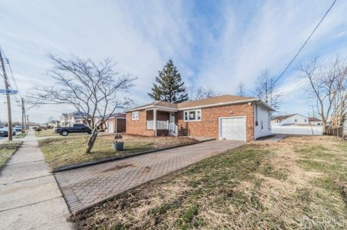 4 Charlotte St, Carteret NJ  07008-2321 exterior