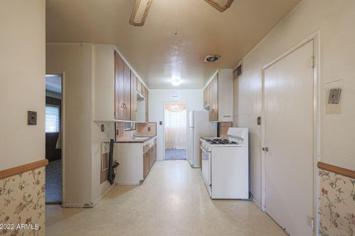 3120 21st St, Phoenix, AZ 85016-7207