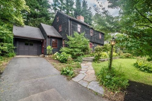 86 Dana St, Amherst, MA 01002-3809