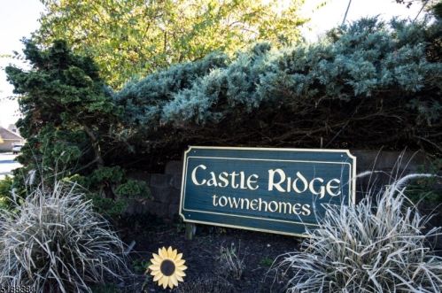 2 Queensbridge Dr, East Hanover NJ  07936-3562 exterior