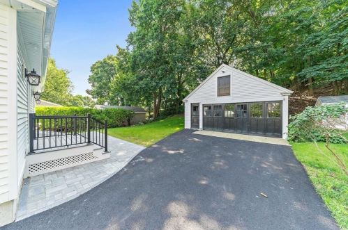 363 Pleasant St, Milton MA  02186-4764 exterior