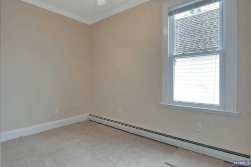 16 Argyle Pl, Kearny NJ 07032-2705 exterior