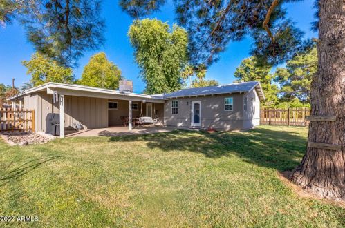 2145 Clarendon Ave, Phoenix AZ 85031-3142 exterior