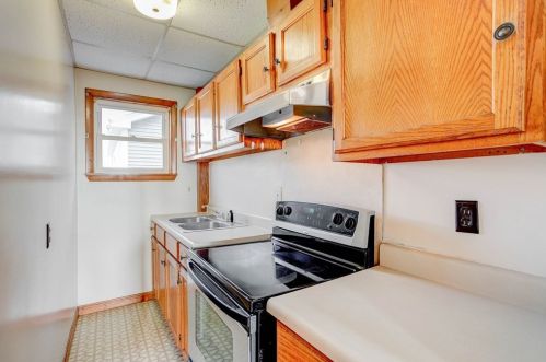 282 Sprague St, Fall River MA 02724-2719 exterior