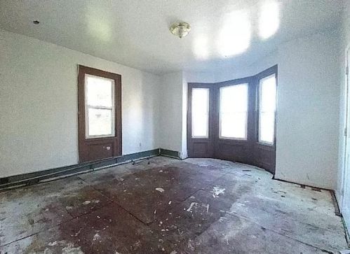 213 Weetamoe St, Fall River MA 02720-3829 exterior