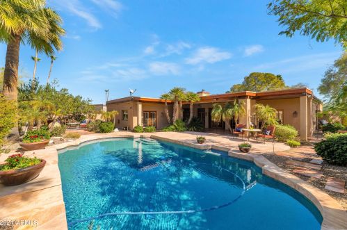 9416 47 St, Phoenix AZ 85028-5204 exterior