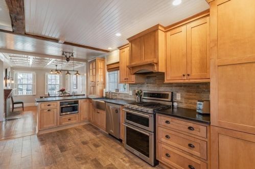 28 Hale St, Beverly MA 01915-2027 exterior