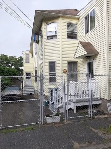 33 Floral St, Lawrence MA  01841-4549 exterior