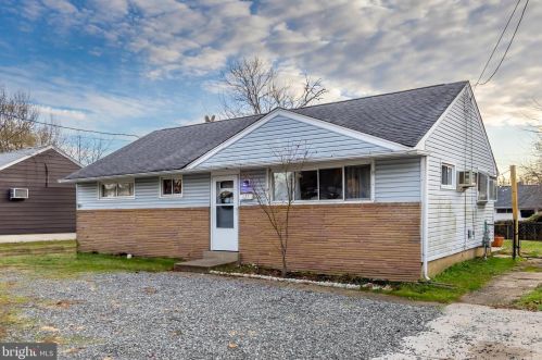 1127 Cooper St, West Deptford, NJ 08096-3077