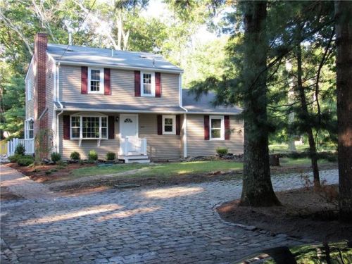 202 Woodward Ave, Seekonk, MA 02771-2906