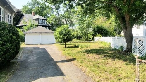 295 Billings Rd, Quincy, MA 02170-2407