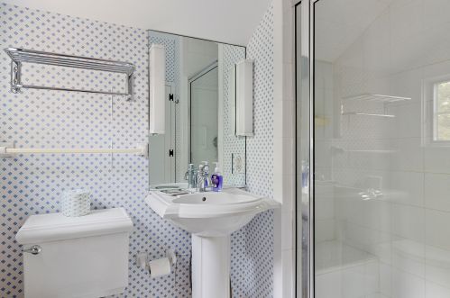 156 Chatham Bars Ave, Chatham MA 02633-2343 exterior