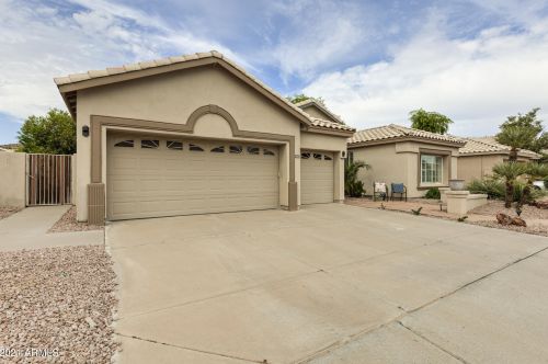 2702 Amberwood Dr, Phoenix AZ  85045-4208 exterior