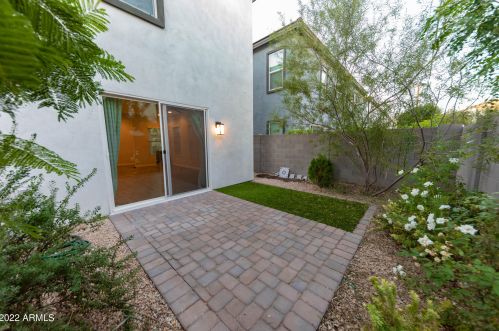 3033 37th Way, Phoenix AZ  85018-2219 exterior