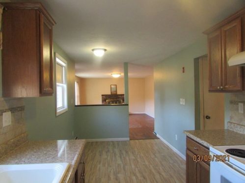 146 Seekell St, Taunton MA 02718-1458 exterior